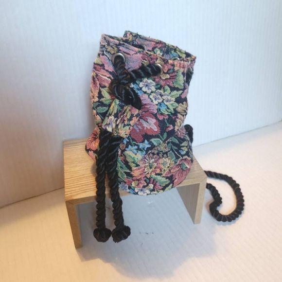Virginia Slims Handbags - Virginia Slims Wear Black Drawstring Bag Floral Tapestry